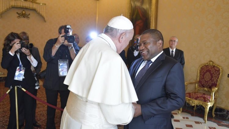 صورة من الأرشيف لاستقبال البابا لرئيس موزمبيق عام 2018