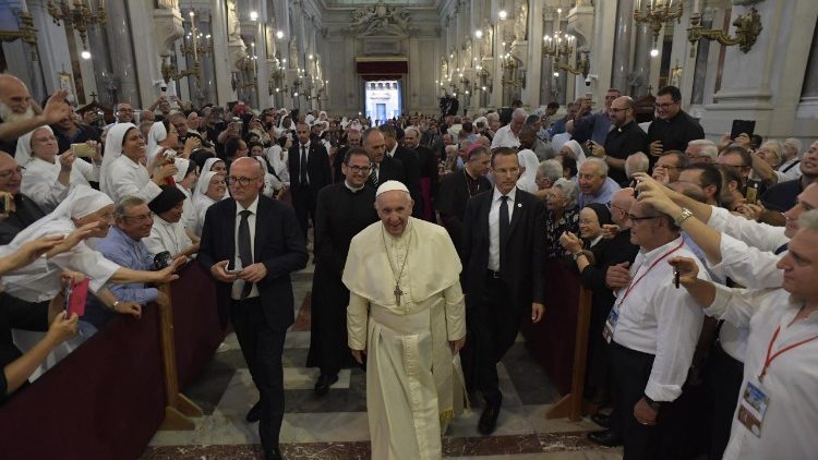 Le Pape rencontrant le clergé et les religieux et religieuses de Sicile dans la cathédrale de Palerme, le 15 septembre 2018.