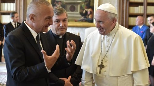 Papa Françesku takon presidentin e Shqipërisë, Ilir Meta