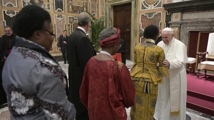 Le Pape recevant les participants à la conférence, le 20 septembre 2018 au Vatican.