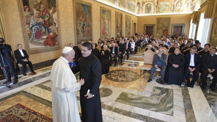 Papa Françesku në audiencë  me anëtarët e Kongregatës së Bijve të shën Marisë së Papërlyer
