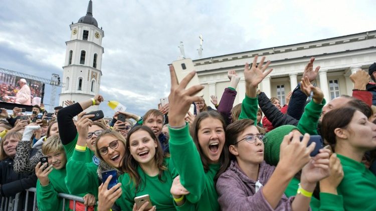 Младежи по време на папската визита в Литва, Латвия и Естония. 2018.09.22