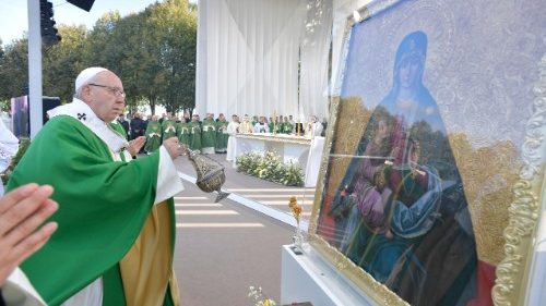 Messe in Kaunas: „Wen würde Christus heute in die Mitte stellen?“