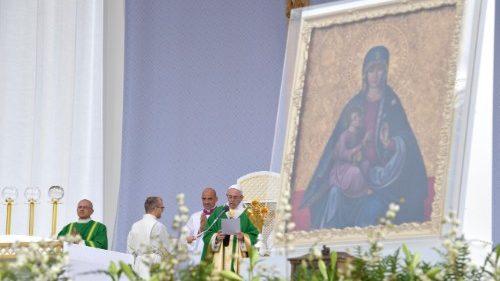 Pope’s Angelus in Lithuania: fight temptation to dominate by serving others