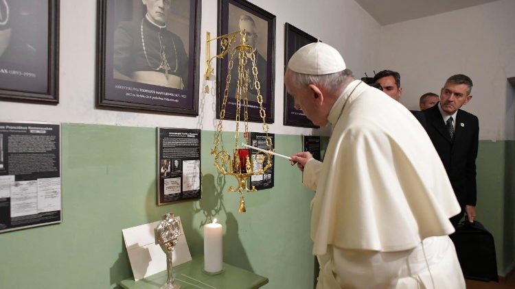 教皇フランシスコ、リトアニア・ヴィリニュスの「占領と自由のための闘争の博物館」で　2018年9月23日