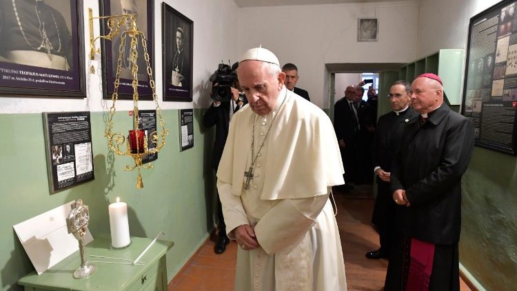 Popiežius Vilniuje buvusiame KGB kalėjime 2018 m. rugsėjo 23 d.