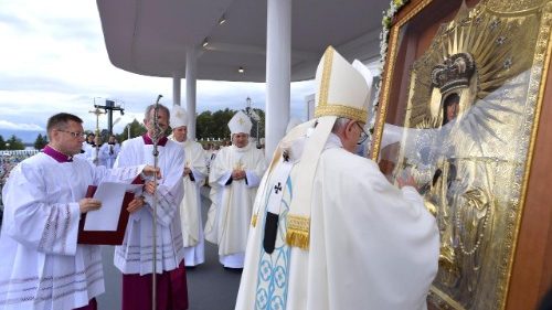 Папа в Аглоне: вместе с Девой Марией выходить навстречу людям