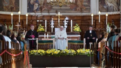 Папа заверил эстонскую молодёжь в близости Церкви