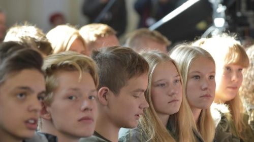 Papst in Tallinn: „Kirche muss sich bekehren und ändern“