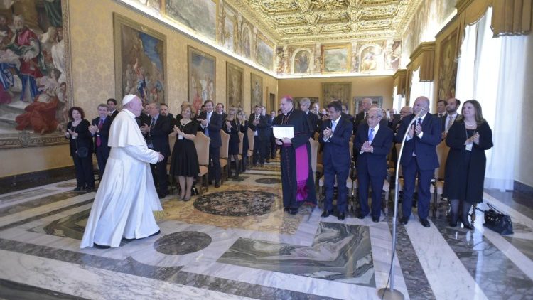 Papa Françesku takon 70 pjesëmarrësit e Seminarit IV mbi Etikën në administrimin e shëndetësisë