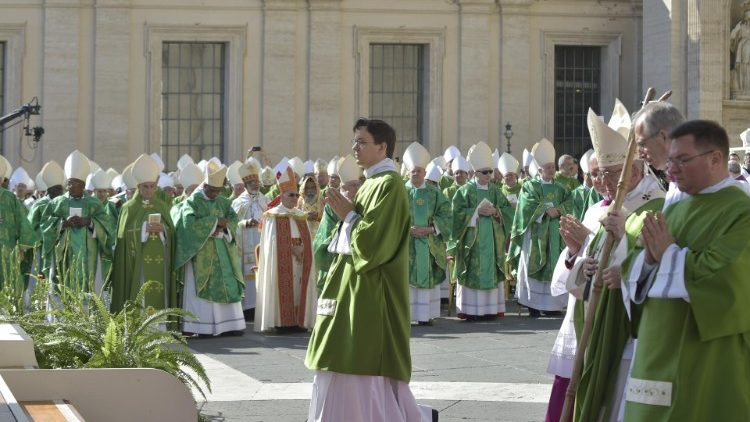 Opening Mass of the XV Synod of Bishops celebrated in St Peter's Square
