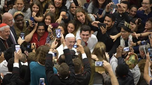 Esortazione ai giovani: il Papa ricorda l’esempio di Carlo Acutis