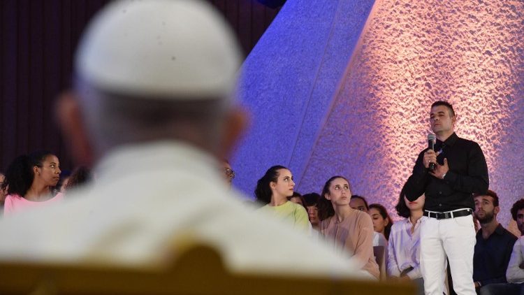 Pope Francis listens to the questions posed by young people 
