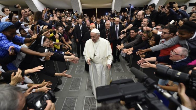 Incontro dei giovani con il Papa e i padri sinodali