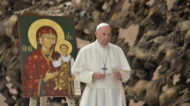 Папа Франциск пред  иконата на Дева Мария по времена на националното поклонничество на Църквата в Словакия 2018.10.06