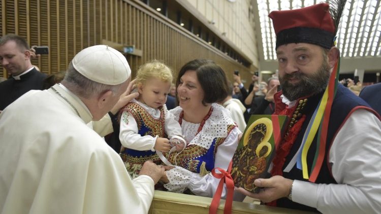 Папа Франциск на аудиенцията за 700 участници в поклонничеството на архидиоцеза на Краков