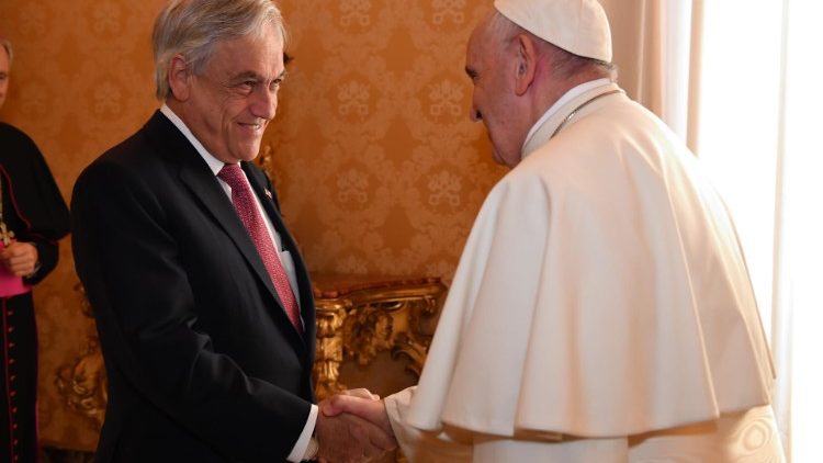 Papež Frančišek in čilski predsednik Sebastián Piñera Echenique