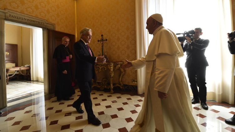 Papa recebe presidente do Chile