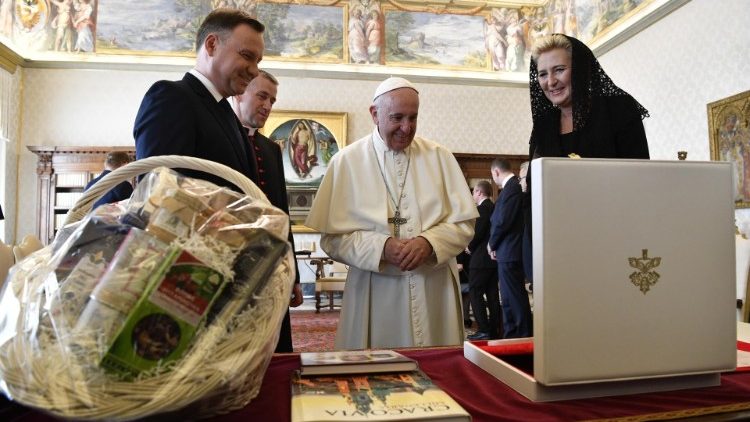 Papa Francisko tarehe 15 Oktoba 2018 amekutana na kuzungumza na Rais wa Poland Bwana Andrzej Duda.