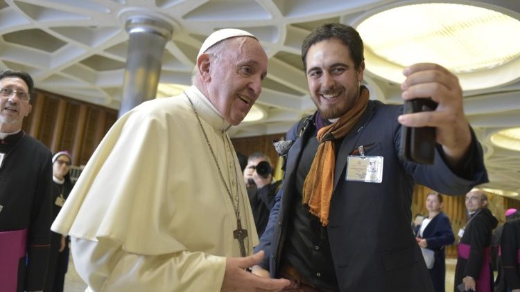 El Papa y la juventud del Sínodo
