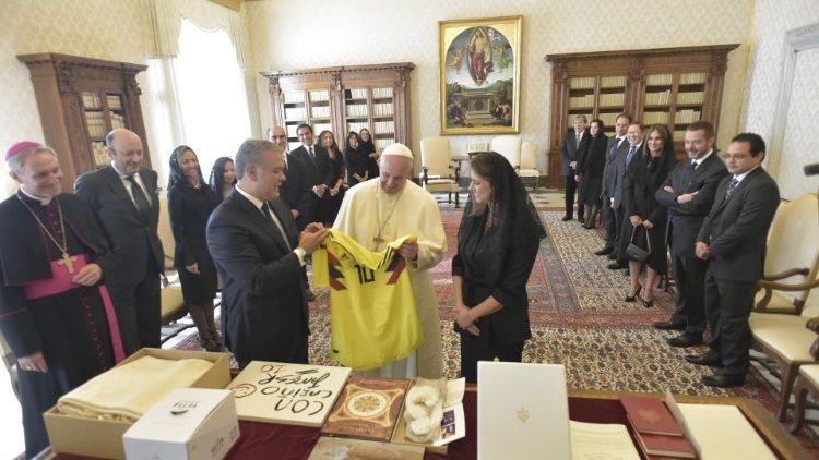 Papa Francisco com o presidente da Colômbia, Iván Duque Márquez, no Vaticano