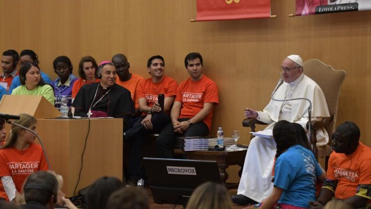 教皇フランシスコ、若者とお年寄りとの対話集会で　2018年10月23日