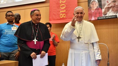 Sogni, valori, testimonianza: Papa a colloquio con giovani e anziani
