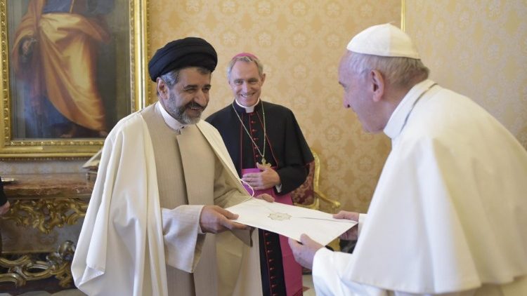 Papa Francisko amemteua  Askofu mkuu Andrzej Józwowicz kuwa Balozi mpya wa Vatican nchini Iran.