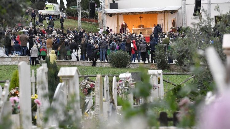 Laurentinský hřbitov při dnešní návštěvě papeže Františka , ilustrační foto