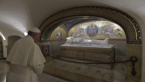 Папа відвідав крипту Ватиканської базиліки Святого Петра