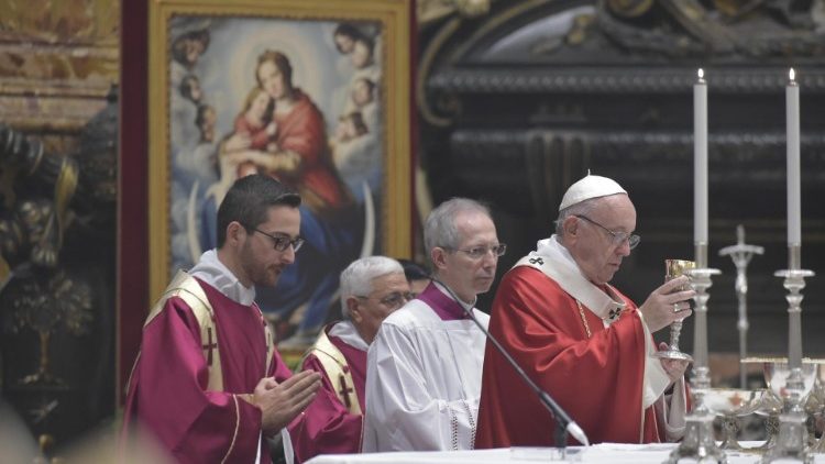 一年間に亡くなった枢機卿・司教のために追悼ミサを捧げる、教皇フランシスコ　2018年11月3日