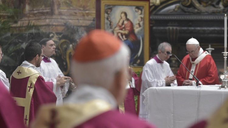 Popiežiaus Mišios už kardinolus ir vyskupus, mirusius per pastaruosius dvylika mėnesių.