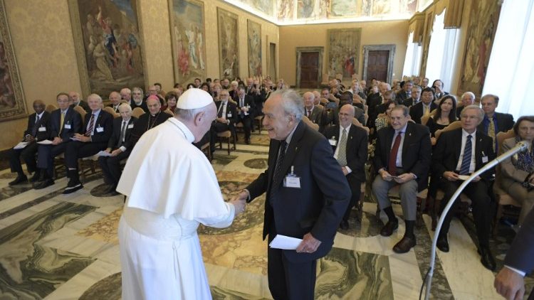 Le Pape François et les membres de l'Académie pontificale des Sciences, lundi 12 novembre 2018.