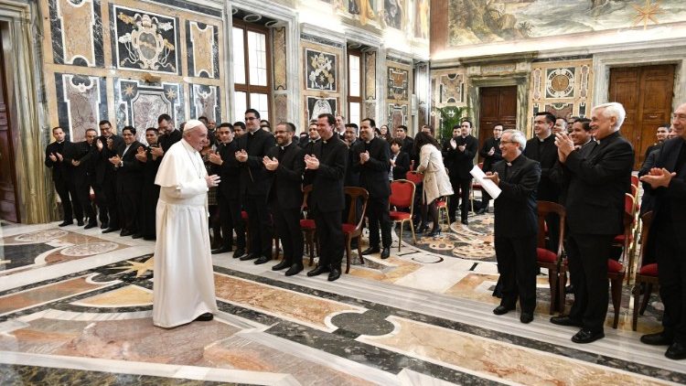 Le Pape François et le groupe du Collège Pontifical Latino-américain 
