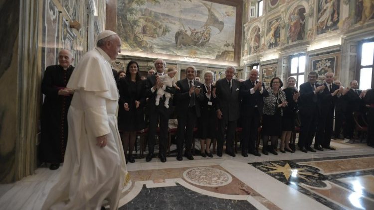 Le Pape rencontrant les membres de l'Ordre du Saint-Sépulcre, le 16 novembre 2018.