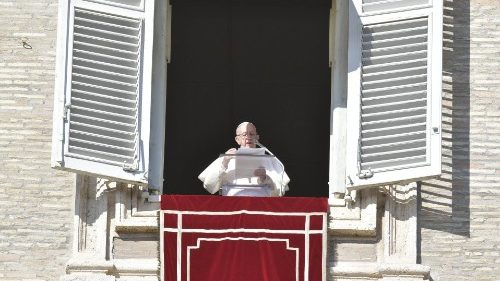 Ángelus del Papa: “Ir con responsabilidad al encuentro definitivo con el Señor”
