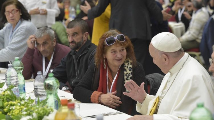 Папа падчас абеду з нагоды Сусветнага дня бедных