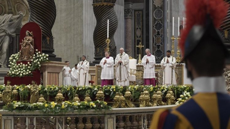 Papa Franjo slavi misu u Bazilici svetoga Petra u Vatikanu prigodom Svjetskog dana siromašnih