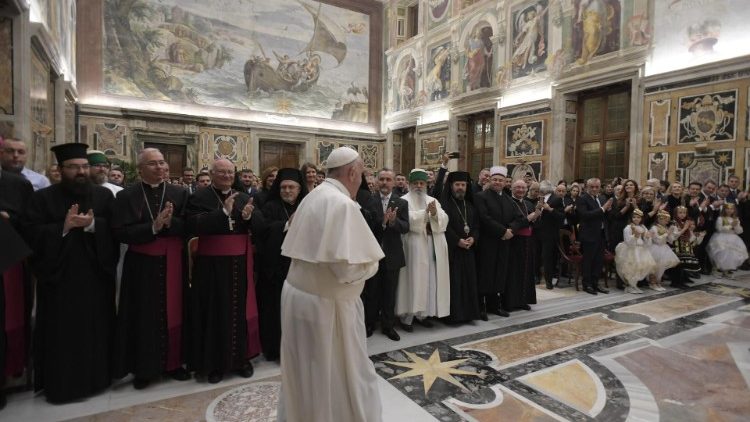 Le Pape François et la délégation d'Albanie, Salle Clémentine, 19 novembre 2018 