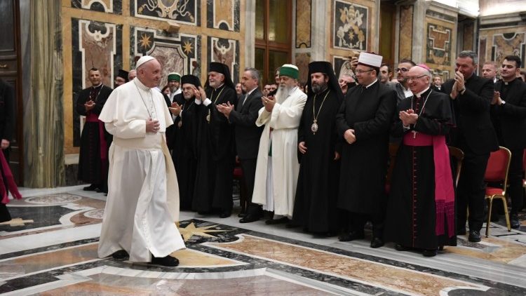 Påven möter pilgrimer från Albanien 