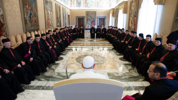 Ferenc pápa a Maronita Alapítvány és a libanoni hatóságok képviselőivel