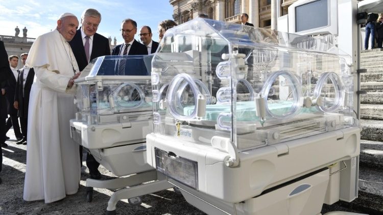 Pope Francis receives two incubators at the General Audience on 21 November