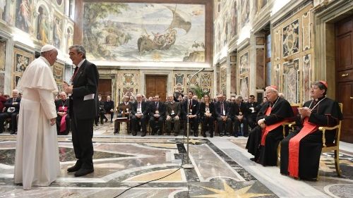 Папа Франциск: политики-миряне призваны служить общему благу