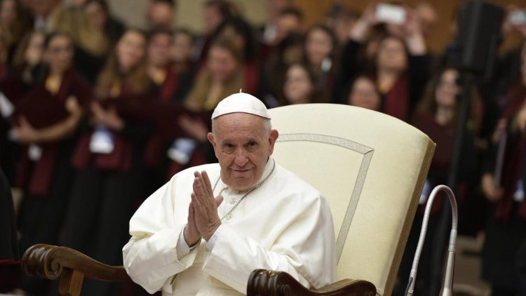 Папа падчас аўдыенцыі для касцёльных музыкантаў і харыстаў