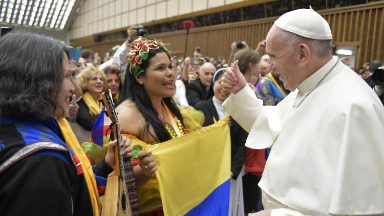 2018.11.24 El Papa se encuentra con Grupos Corales en el Vaticano