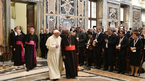 Папа: для борьбы с наркоманией необходимо утвердить "Евангелие милосердия"