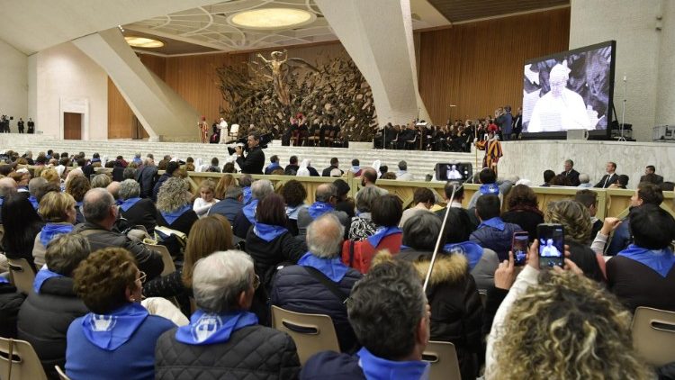 ĐTC tiếp kiến 6500 tín hữu hành hương nam Italia
