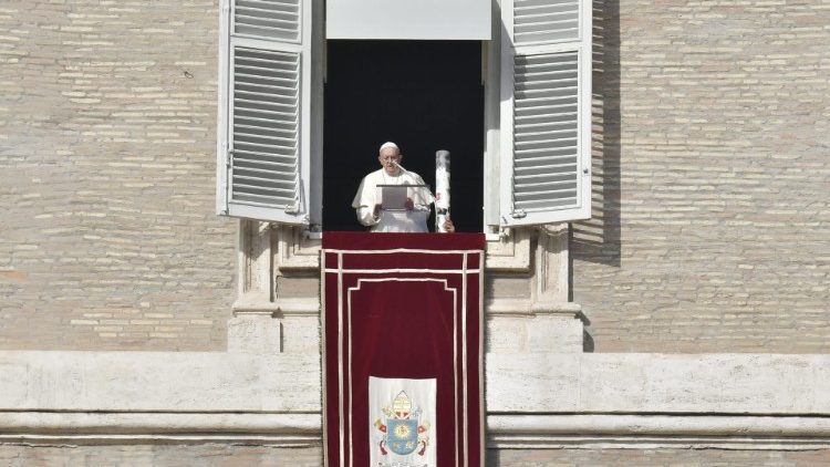 Pope Francis at the Angelus, with a "Candle for Peace in Syria"