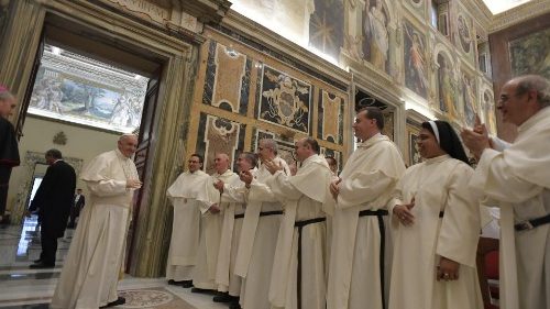 Papa ai Mercedari: vicini ai “cristiani intrappolati” in cose mondane e agli scartati