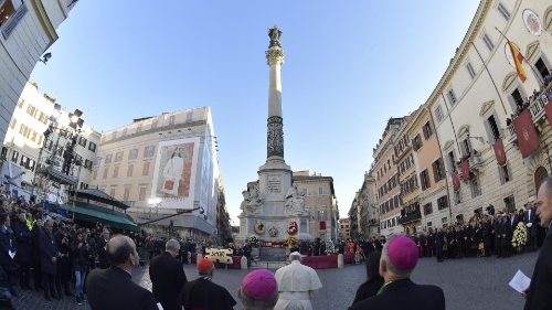 Prière du Pape devant la colonne de l'Immaculée Conception